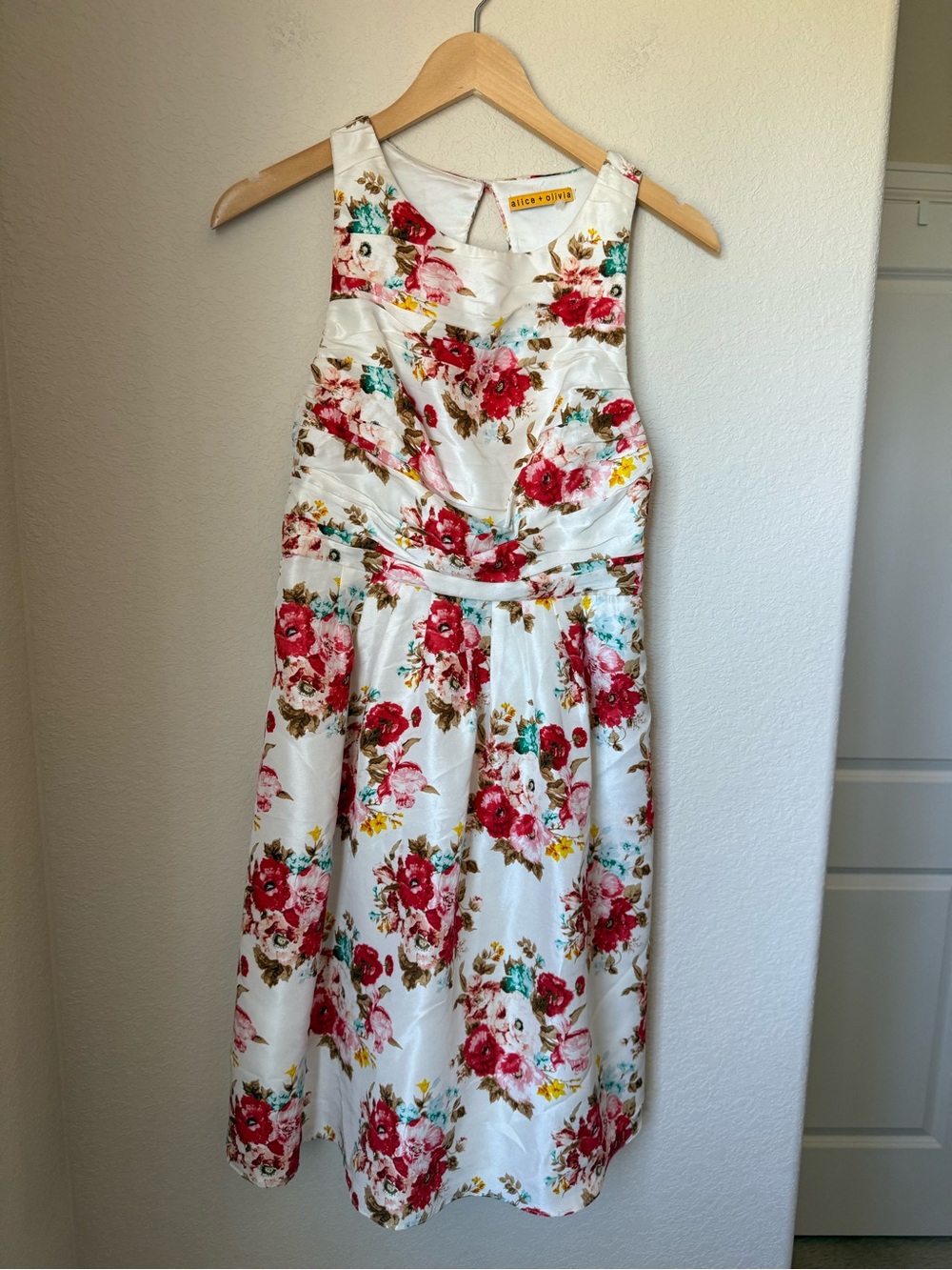 Alice + Olivia White Floral Print Crepe Pleated Sleeveless Mini Dress Size M